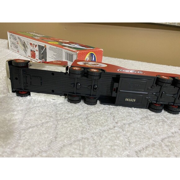 Coca Cola 2000 Holiday Helicopter Carrier/ 1962 Replica Helicopter  Box Included - Picture 12 of 16